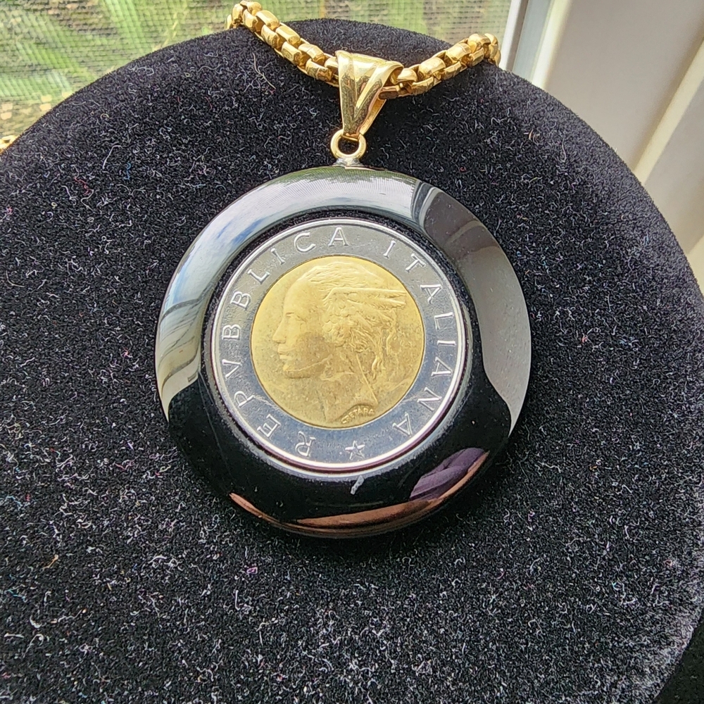 Milor Repvbblica Italiana Lira Coin And Onyx Pendant